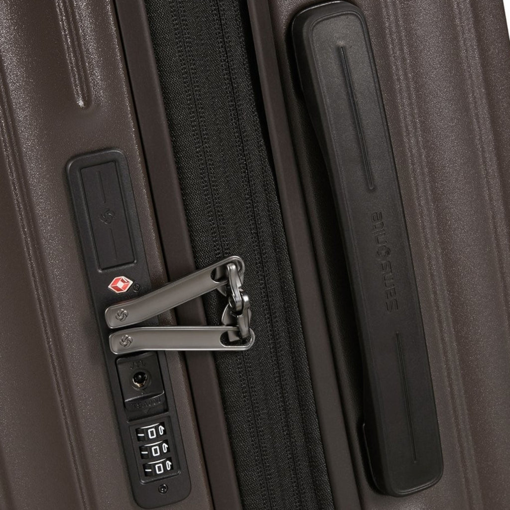 Lieblingstasche 2WANDER Spinner 75/28 suitcase in dark brown with integrated TSA combination lock and side handle