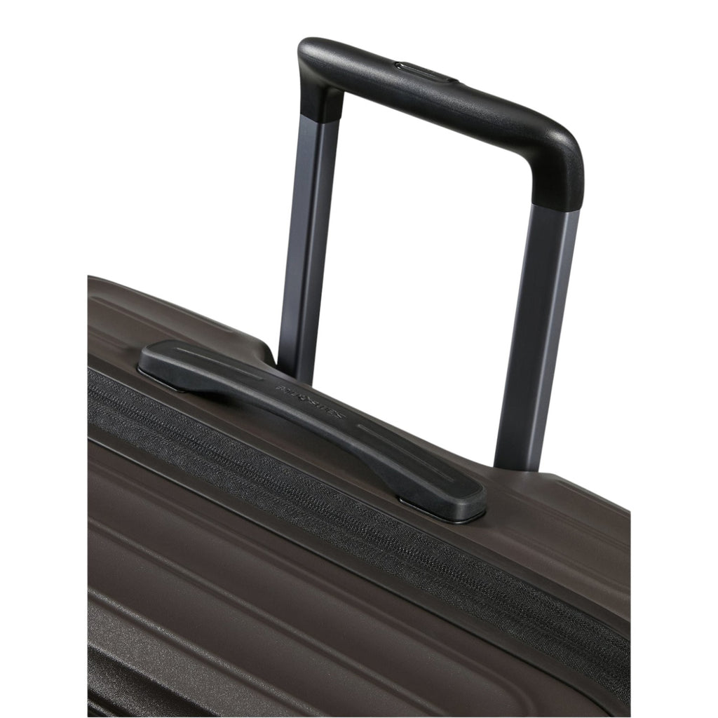 Lieblingstasche 2WANDER spinner suitcase featuring a dark brown hardshell exterior and retractable telescopic handle.