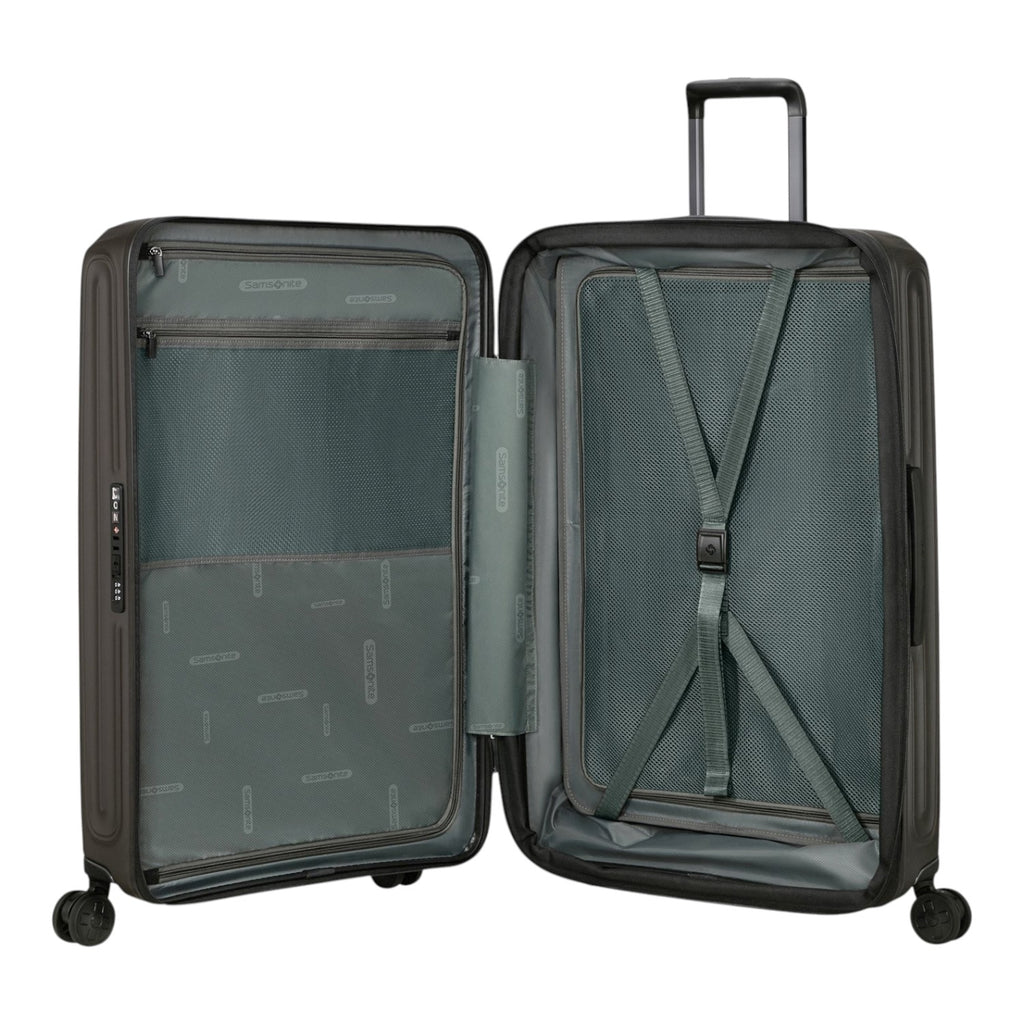 Lieblingstasche 2WANDER Spinner 75/28 Exp suitcase interior with grey lining, mesh dividers, and compression straps.