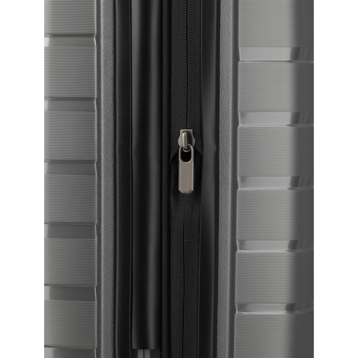 Lieblingstasche Air Base trolley suitcase featuring a durable grey hardshell exterior and a sturdy black zipper.