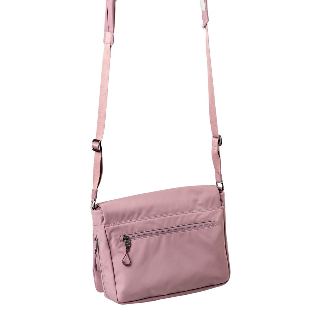 Lieblingstasche Aoki RE lite dusty pink crossbody bag with adjustable strap and rear zipper pocket