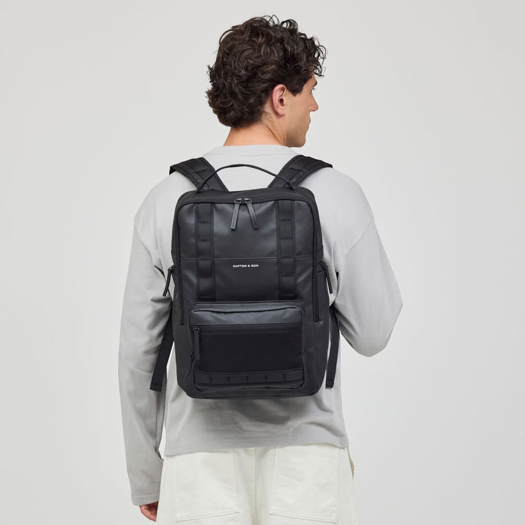 Lieblingstasche Bergen Ultra black backpack worn by a man, featuring a front mesh pocket and durable design