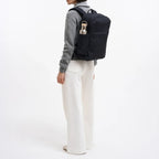Lieblingstasche Commuter Pack in black worn by a woman with a water bottle in the side pocket