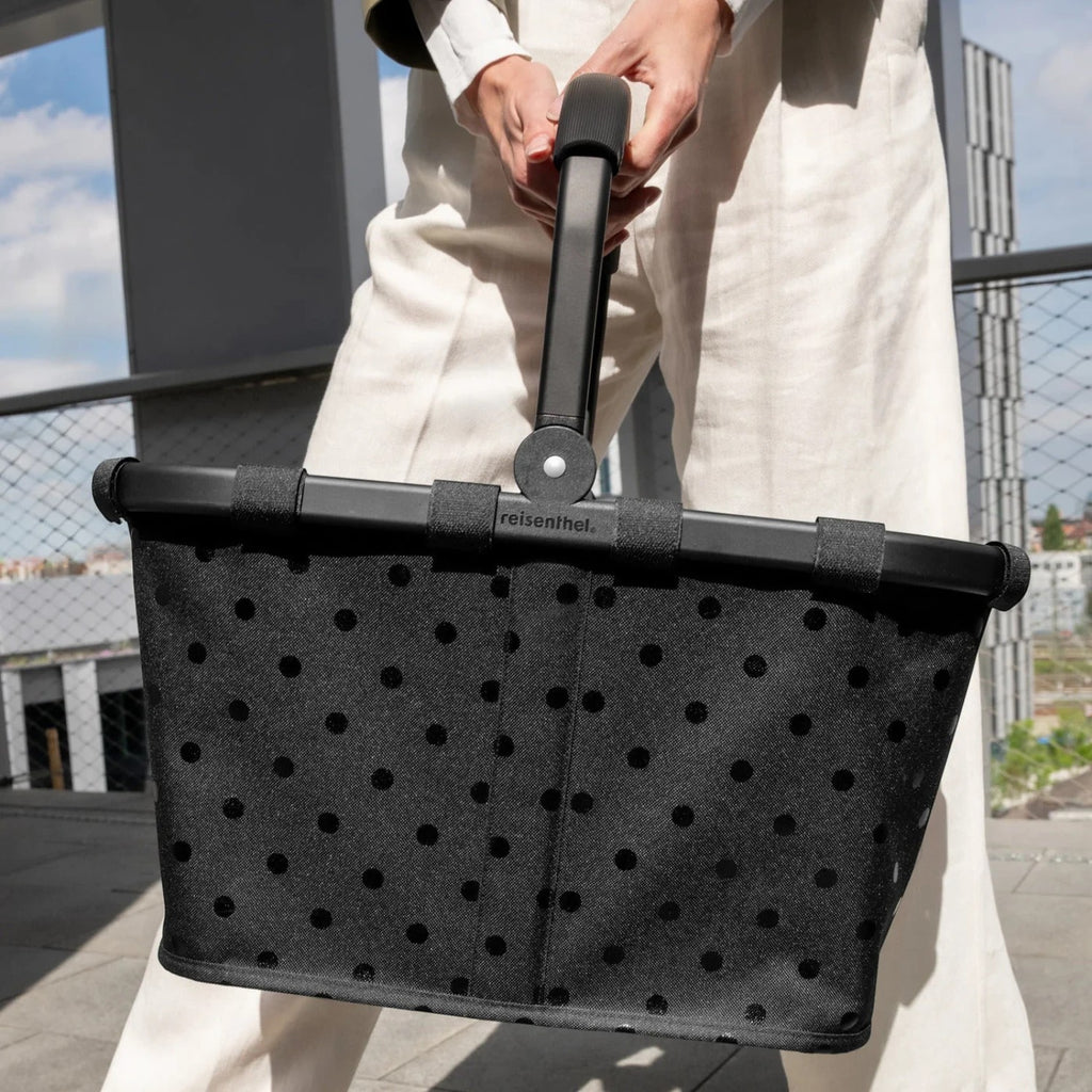 Lieblingstasche Carrybag in black with polka dot pattern, featuring a sturdy aluminium handle for easy transport.
