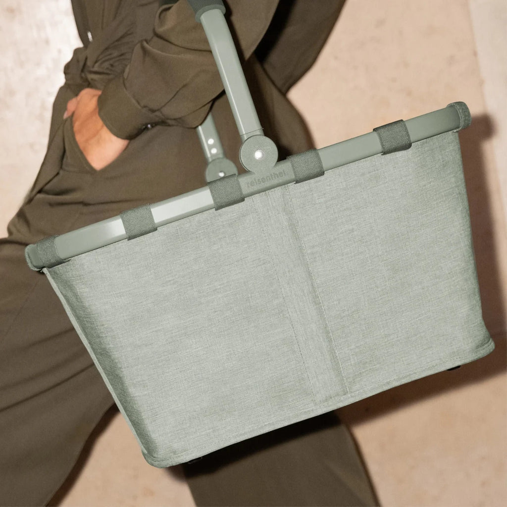 Lieblingstasche Carrybag in sage green with a sturdy aluminium handle, perfect for shopping or picnics.