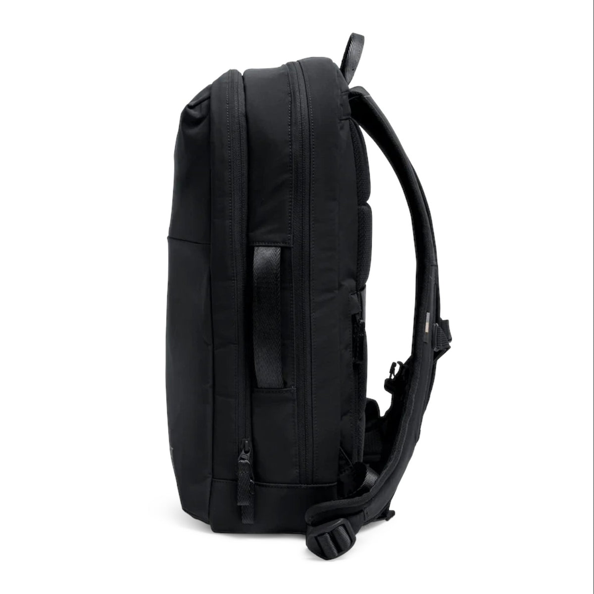 Lieblingstasche Commuter Pack in black, side view showing padded straps and carry handle for daily travel
