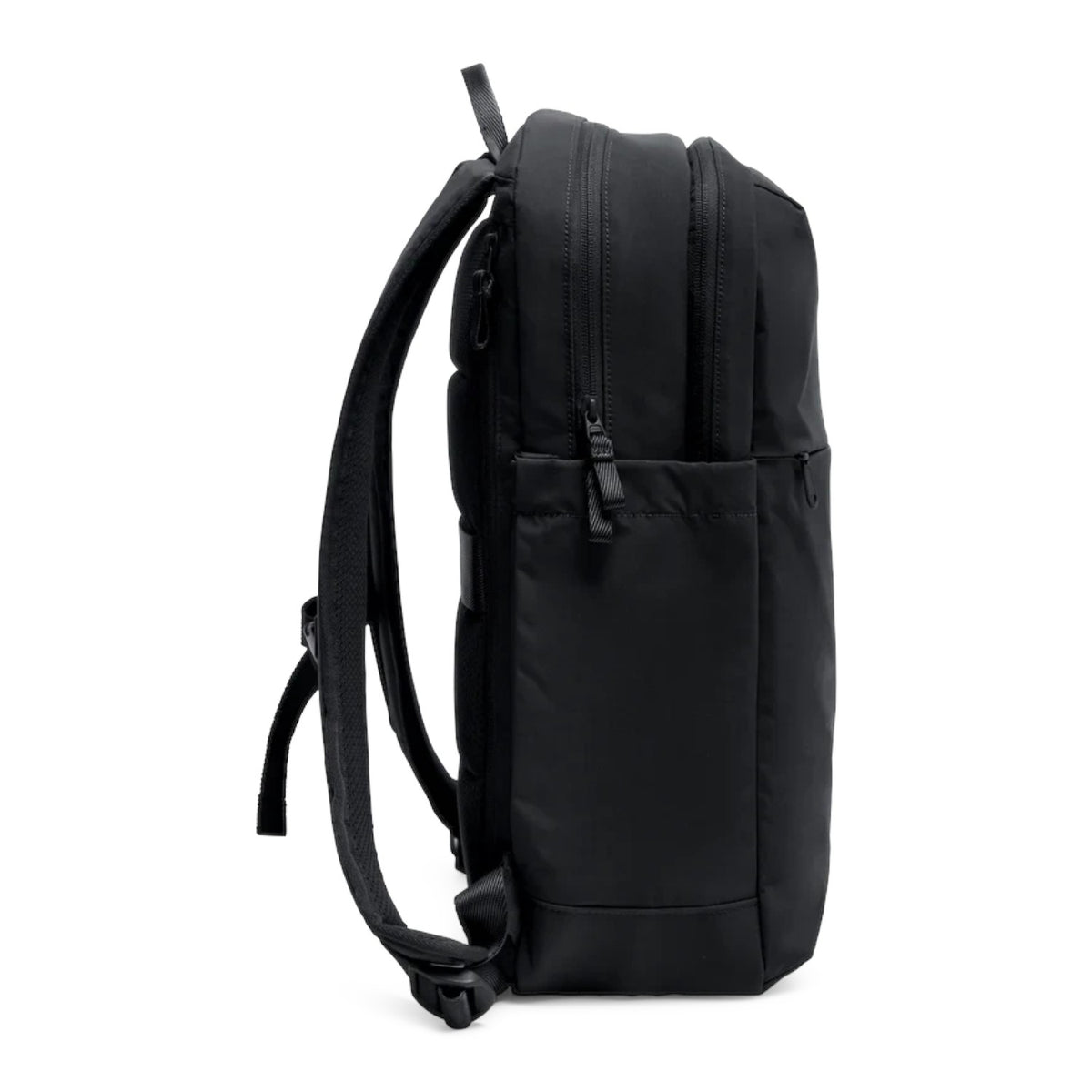 Lieblingstasche Commuter Pack in black, a sleek minimalist backpack with side pockets and padded shoulder straps.