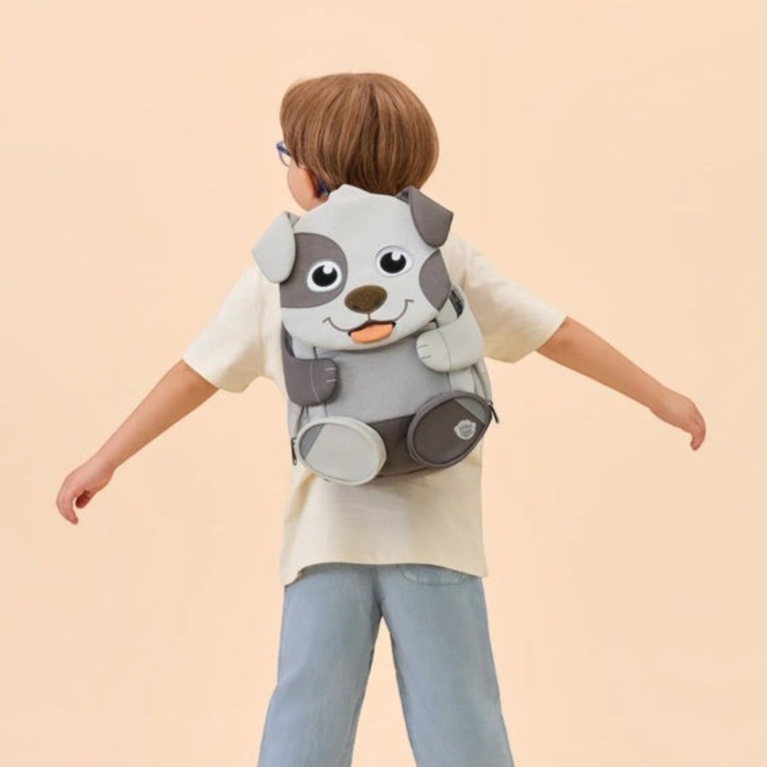 Lieblingstasche gray and brown dog backpack for kids with cute face and floppy ears.