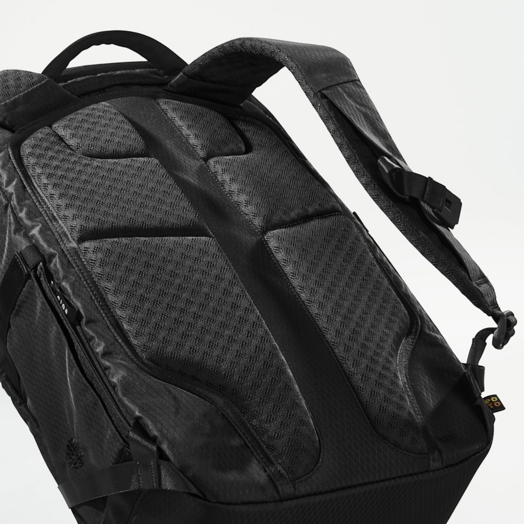 Lieblingstasche Easy27 black backpack showing the breathable mesh back panel and padded shoulder straps