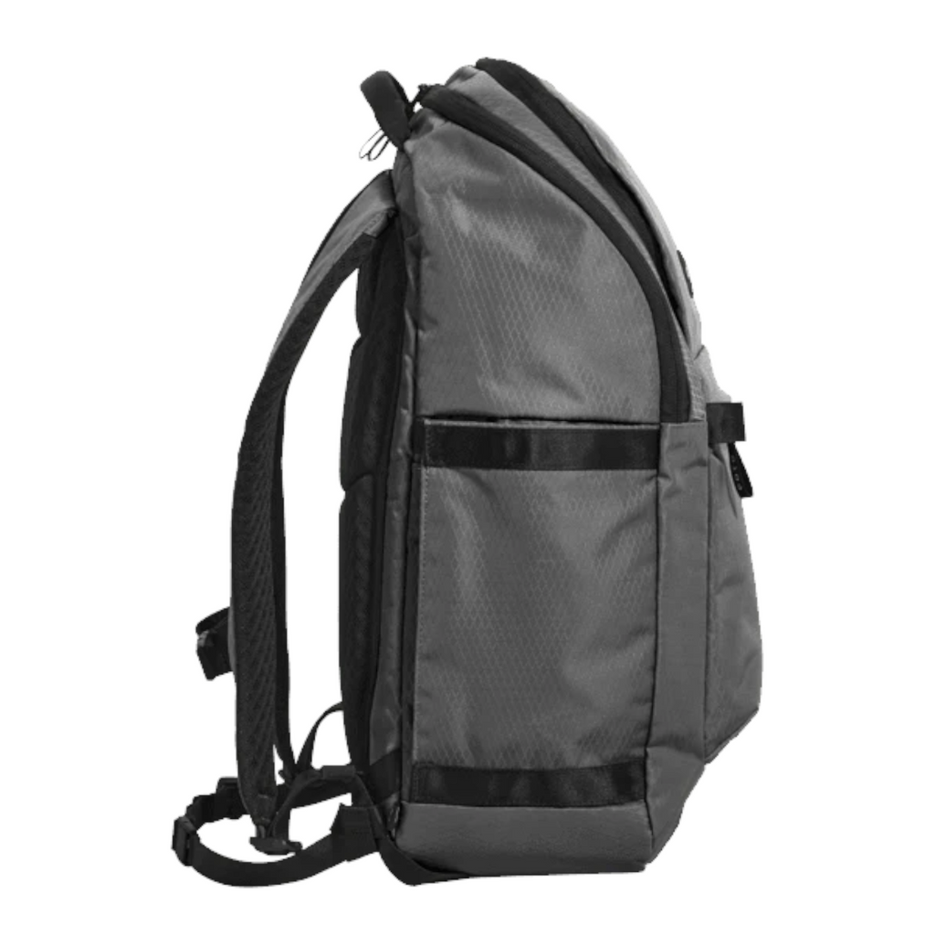 Lieblingstasche Easy27 grey everyday backpack with side pockets and padded straps in a side view