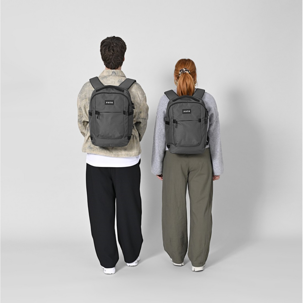 Lieblingstasche eoto Midi20 grey city backpacks worn by a man and a woman against a light grey background