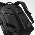 Lieblingstasche eoto Rolly32 black rolltop backpack showing the breathable padded back panel and shoulder straps