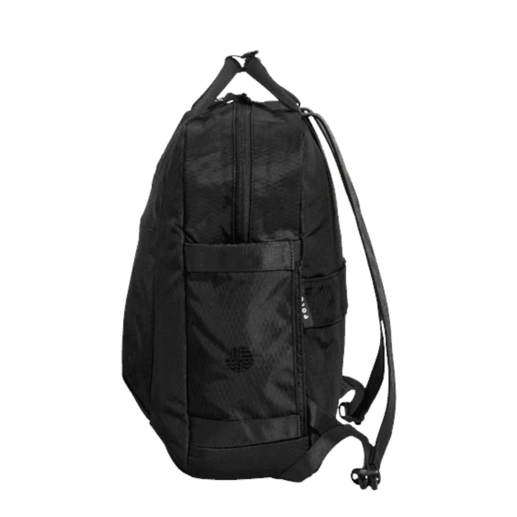 Lieblingstasche eoto Small16 black daypack with side view, featuring water-resistant recycled fabric and side pockets.