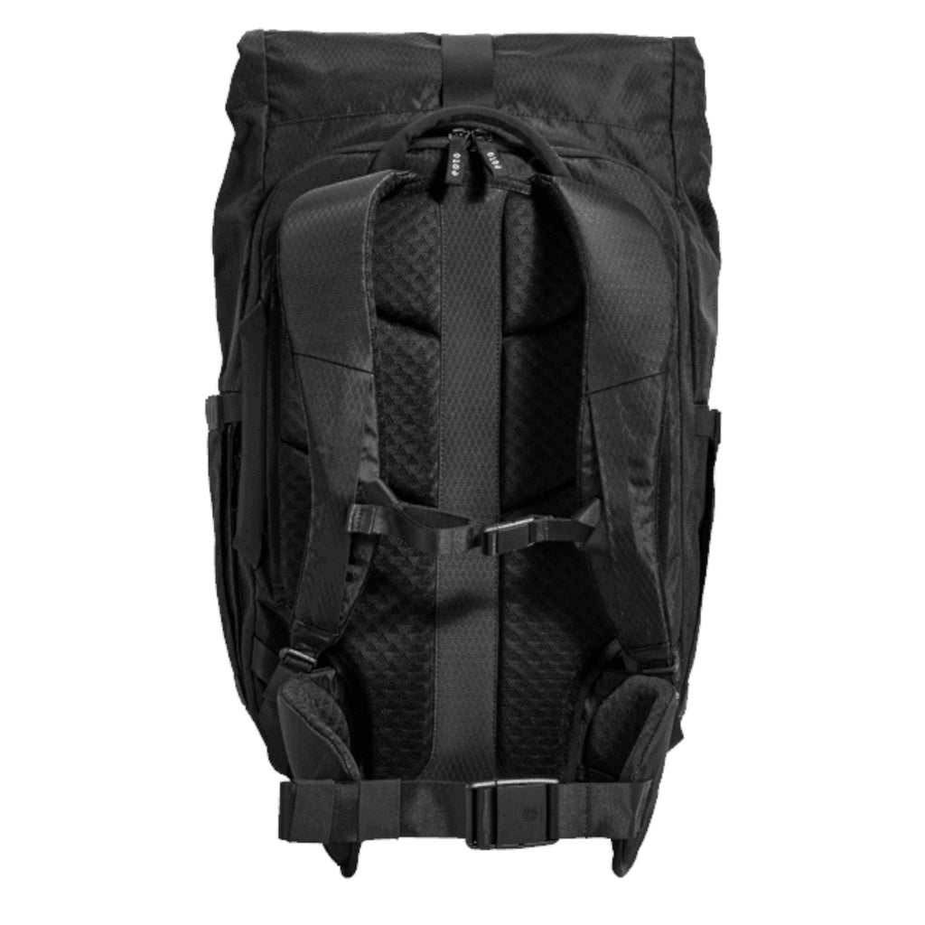 Lieblingstasche eoto Tall41 black rolltop travel backpack showing padded shoulder straps and breathable back panel