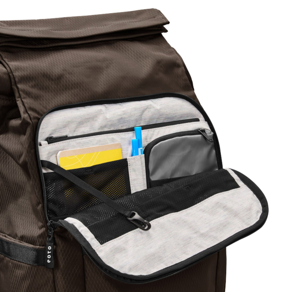 Lieblingstasche eoto Tall41 brown rolltop backpack showing the open front organizer compartment with mesh pockets