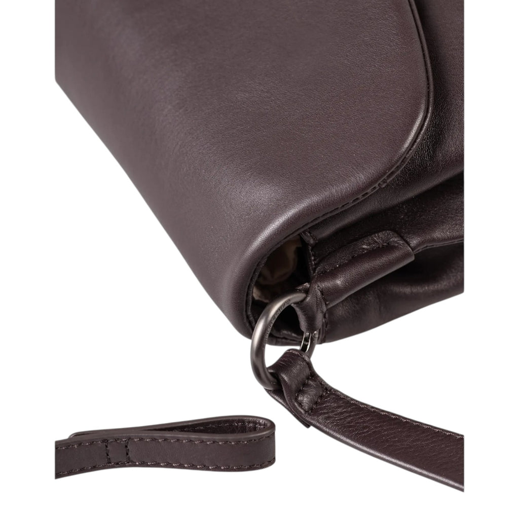 Close-up of the dark brown leather Fern handbag by Lieblingstasche showing the strap attachment and metal ring detail
