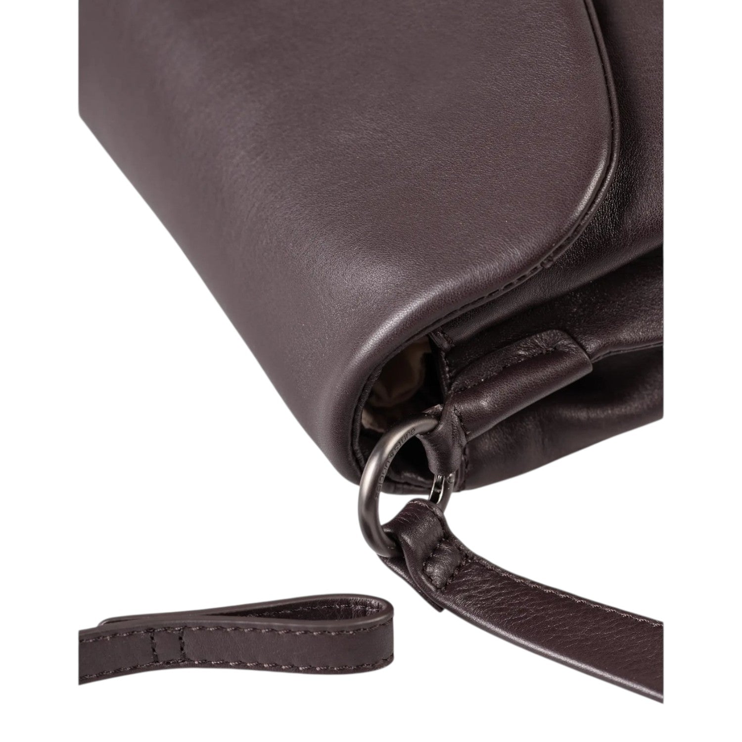 Close-up of the dark brown leather Fern handbag by Lieblingstasche showing the strap attachment and metal ring detail