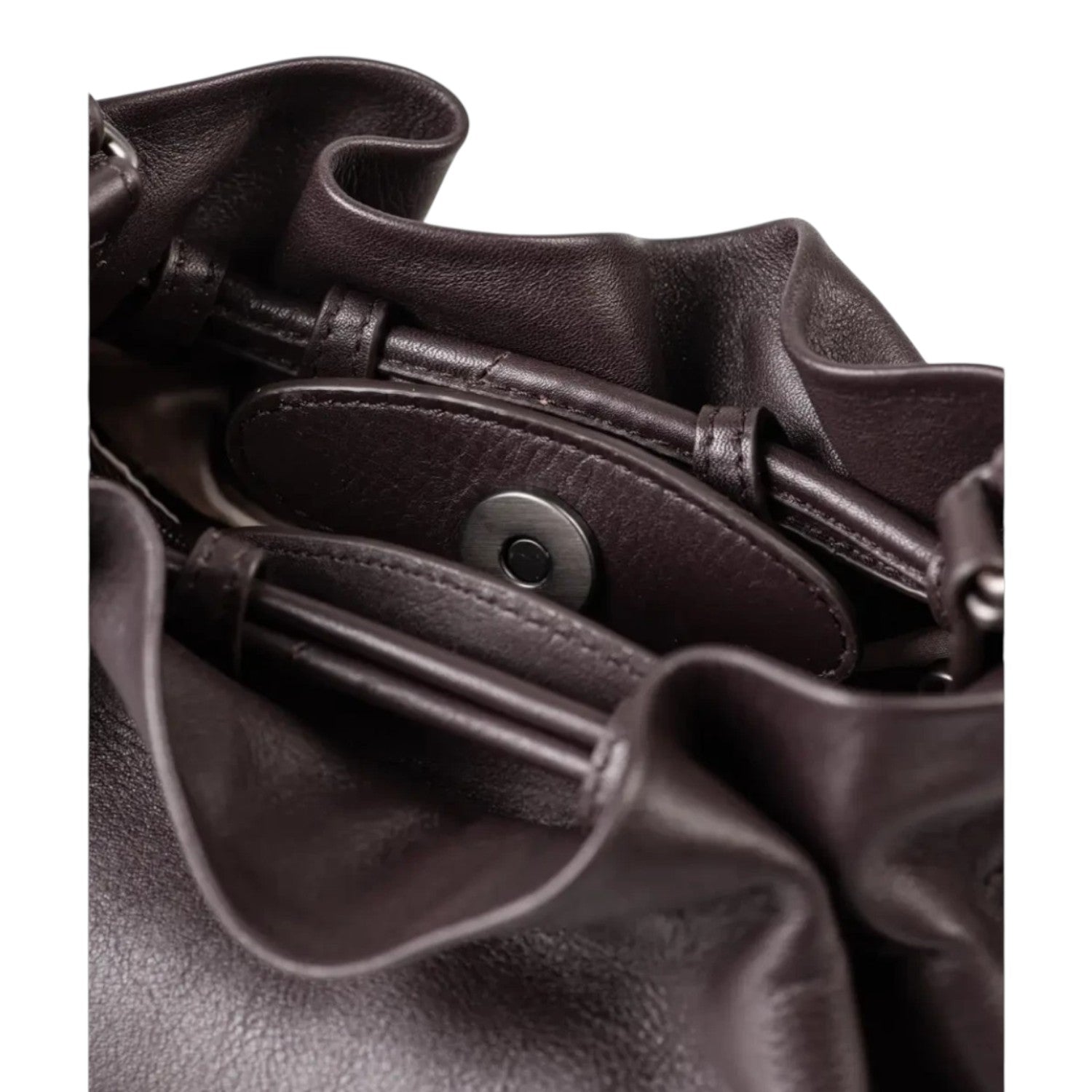 Lieblingstasche Fleur dark brown leather bucket bag interior with magnetic snap closure