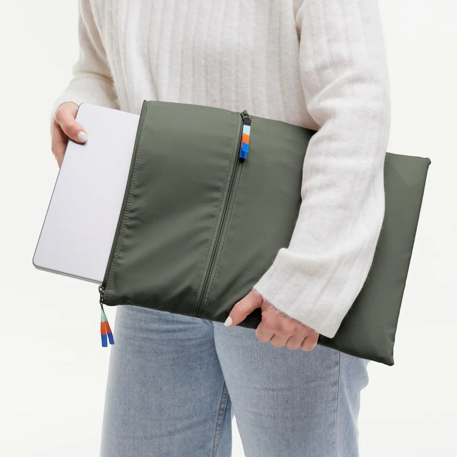 Lieblingstasche GOT BAG Rolltop 2.0 olive green removable laptop sleeve with zipper and colorful pull tabs