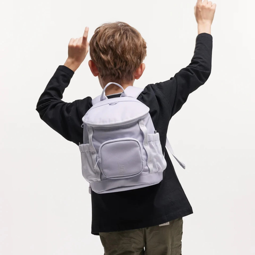 Lieblingstasche kids adventure daypack in light purple made from recycled ocean plastic worn by a child