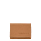 Lieblingstasche Le Foulonné cardholder in tan pebbled leather with embossed logo.