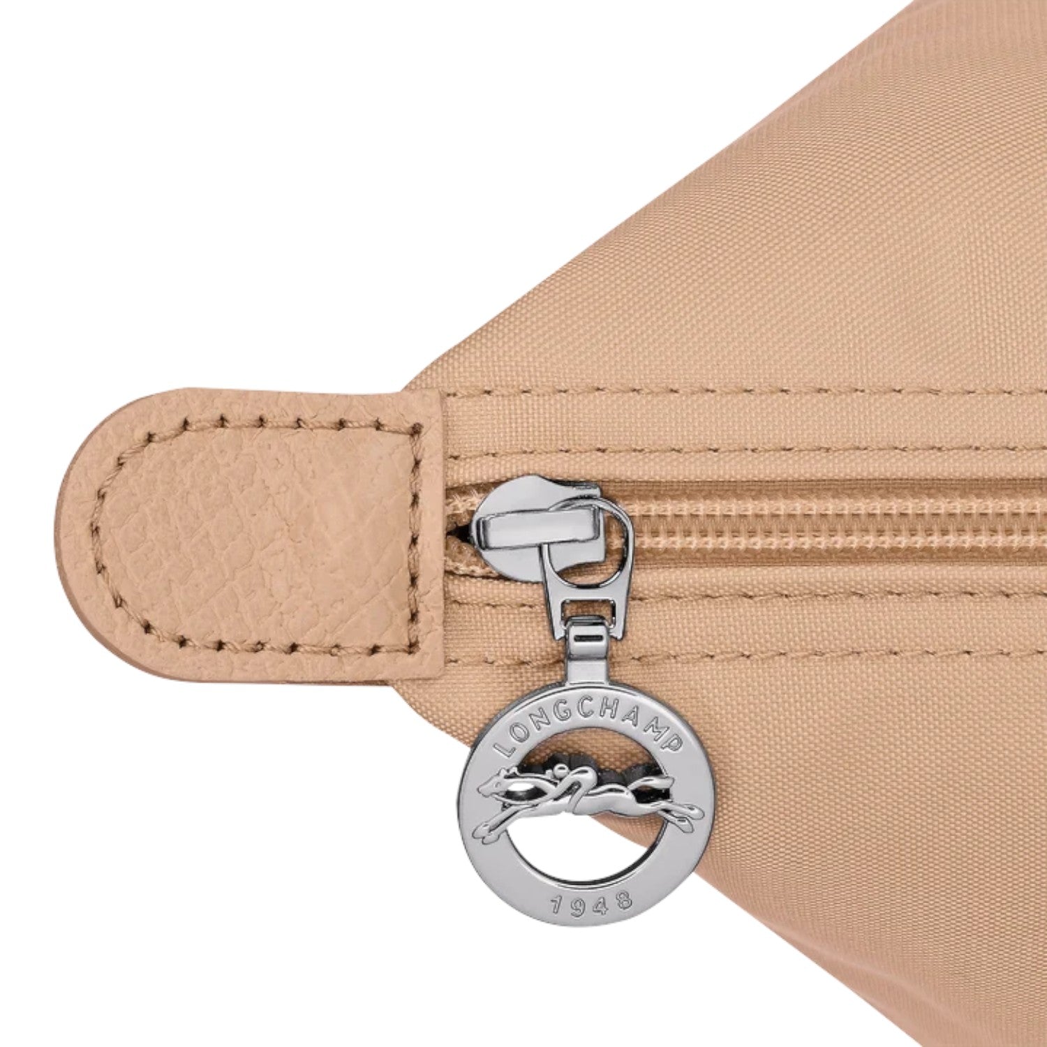 Lieblingstasche Le Pliage One L shoulder bag in beige nylon with leather trim and a silver zipper pull featuring the Longchamp logo.