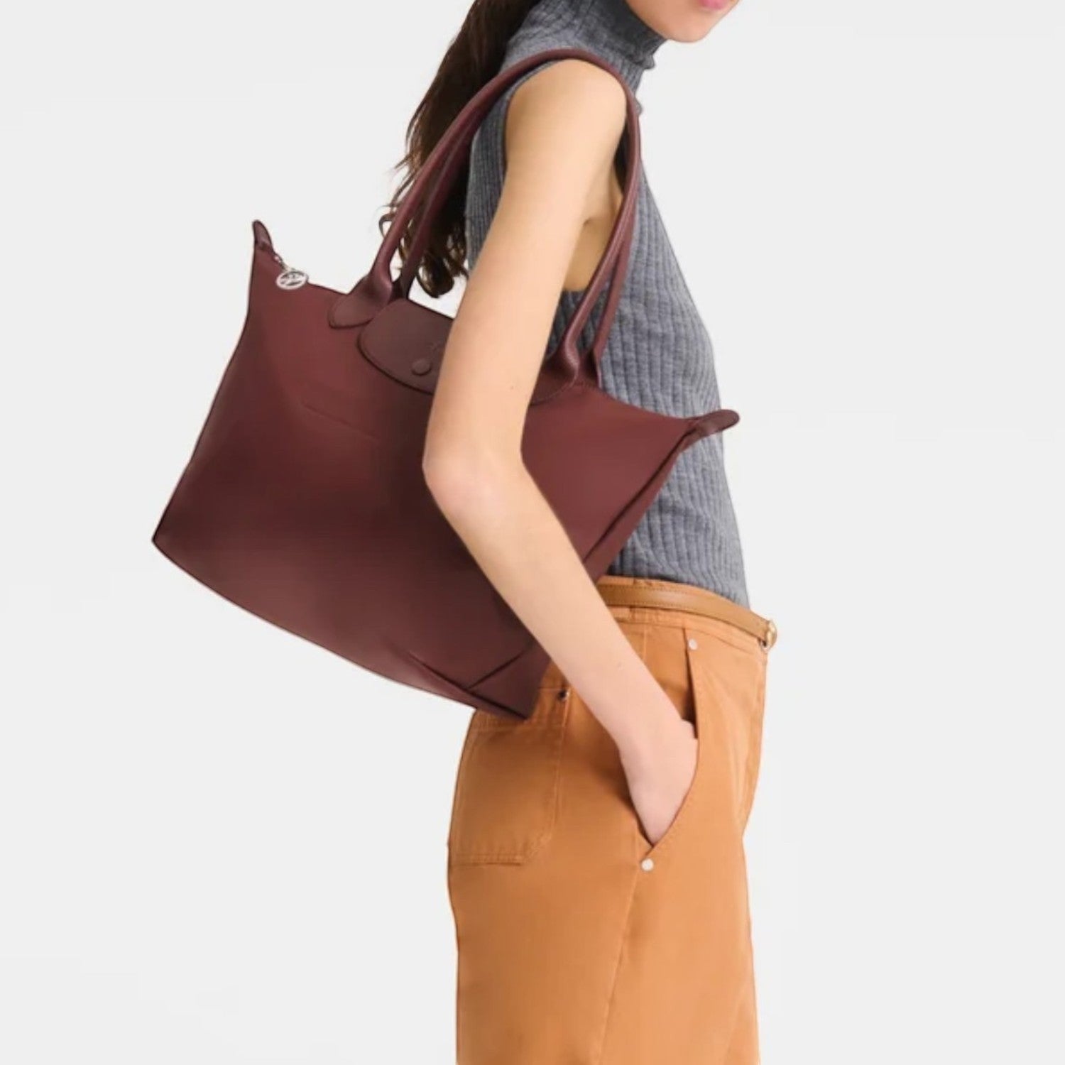 Lieblingstasche Le Pliage One M shoulder bag in burgundy leather with top handles and a snap closure.
