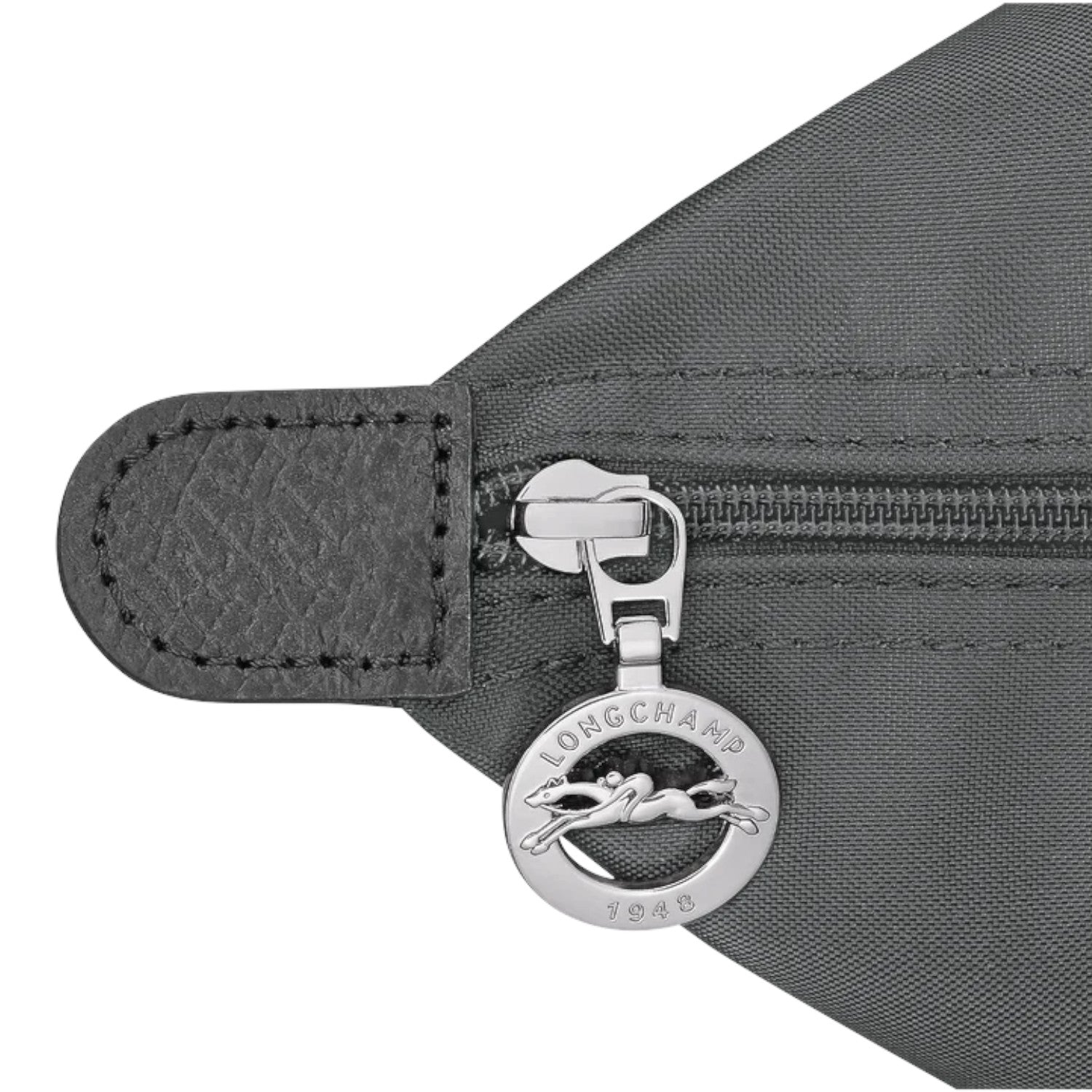 Lieblingstasche Le Pliage One L shoulder bag in grey nylon with leather trim and a silver zipper pull featuring the Longchamp logo.