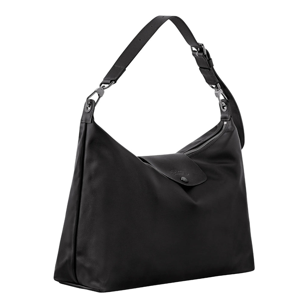 Lieblingstasche Le Pliage Xtra XL black leather shoulder bag with adjustable strap and zip closure.