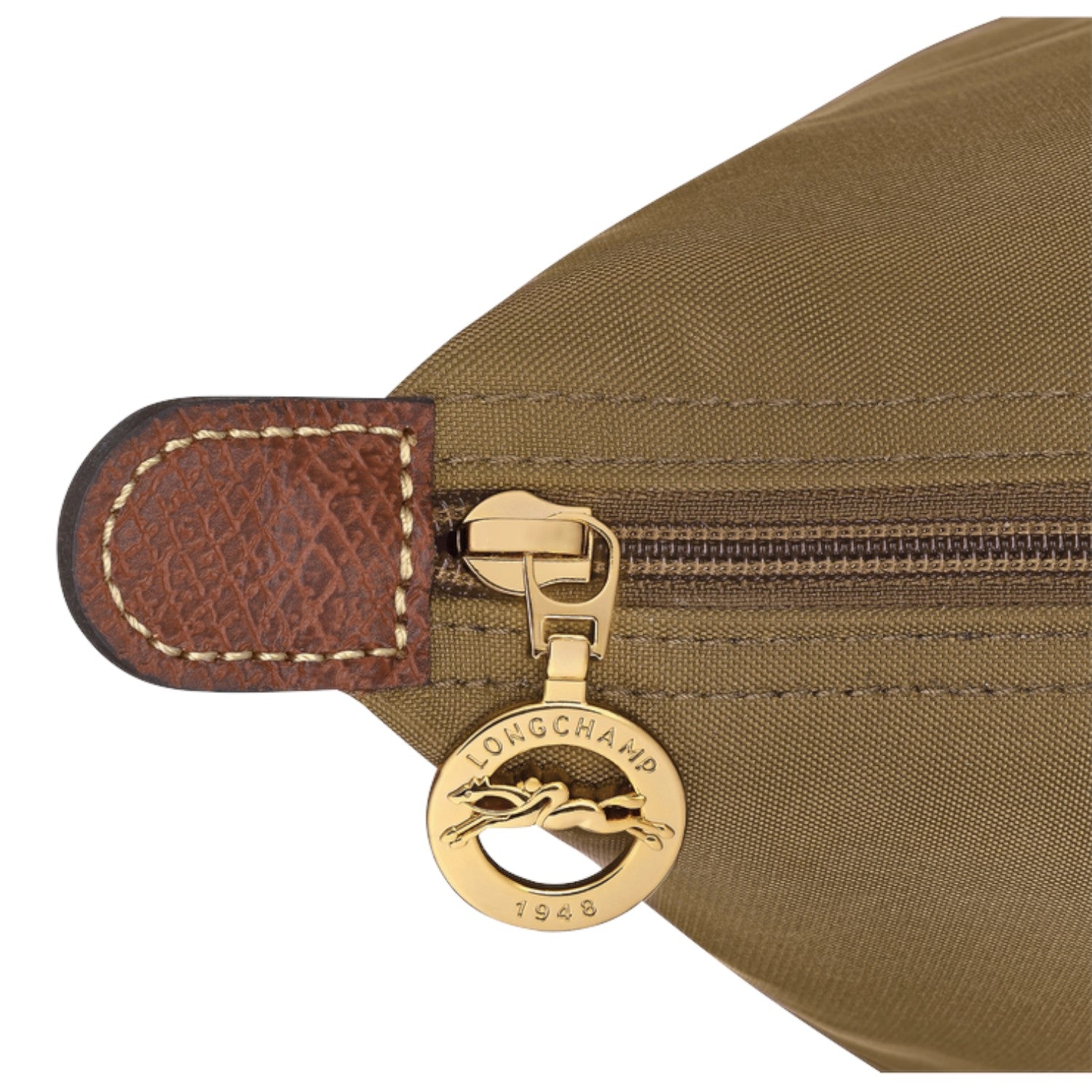Lieblingstasche Longchamp Le Pliage shoulder bag detail showing brown nylon fabric, leather trim, and gold zipper pull