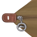 Lieblingstasche Longchamp Le Pliage travel bag detail featuring brown nylon fabric, leather trim, and silver logo zipper