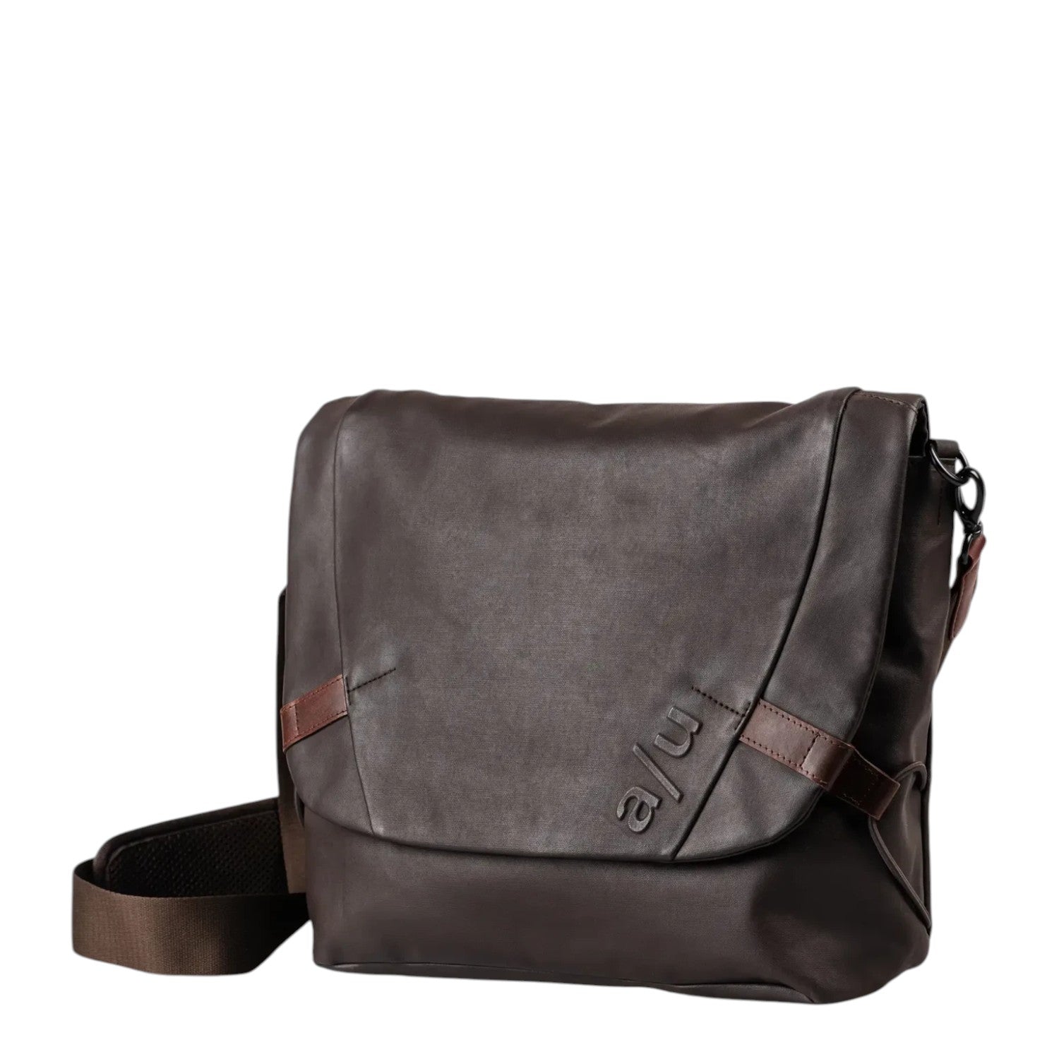 Lieblingstasche Matsumoto dark brown leather messenger bag with flap closure and adjustable shoulder strap