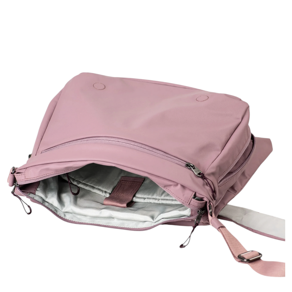 Lieblingstasche Midori RE lite dusty rose crossbody bag with open zippered main compartment and internal sleeve