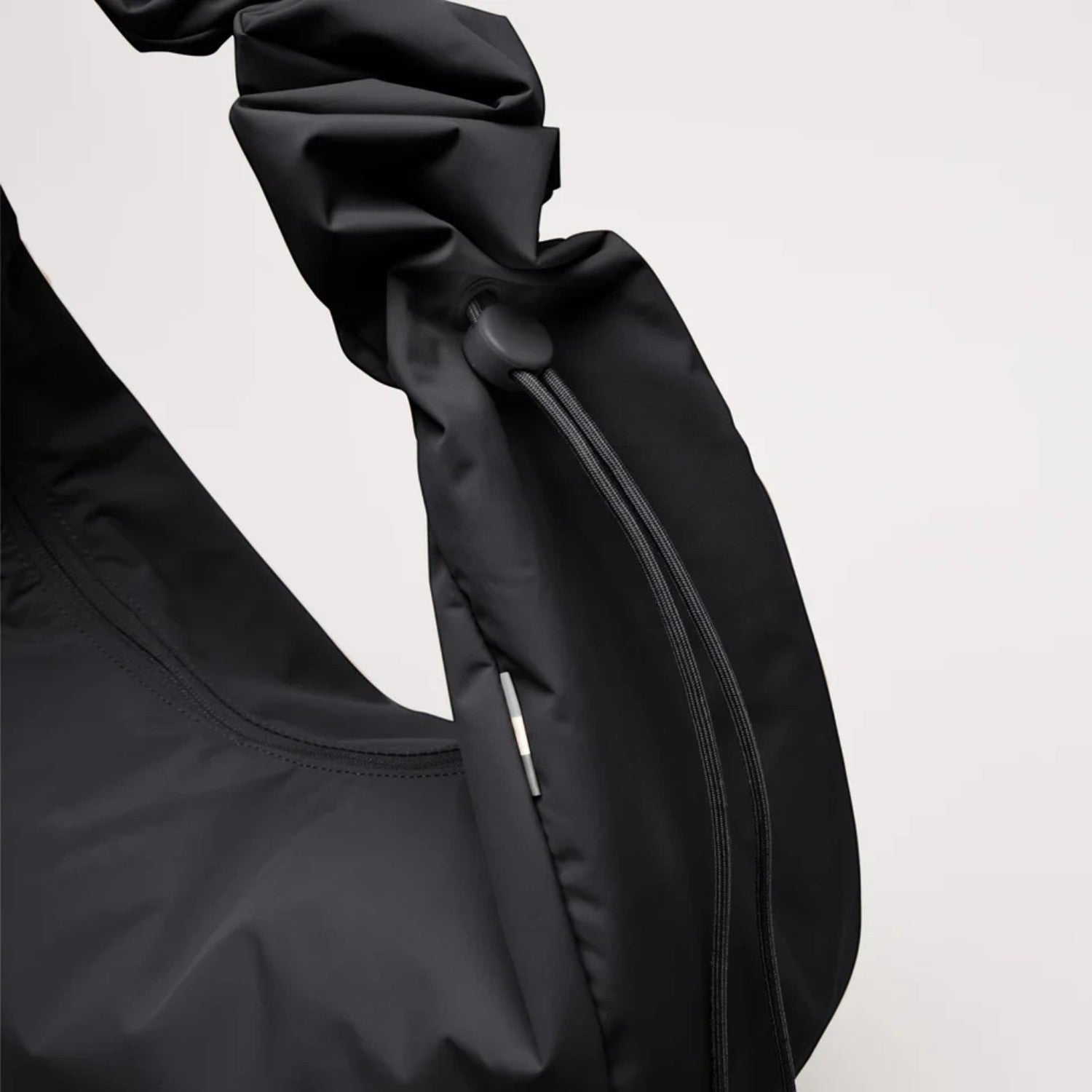 Lieblingstasche Moon Bag Ruffle Large in black made from sustainable recycled fishing nets with a gathered strap