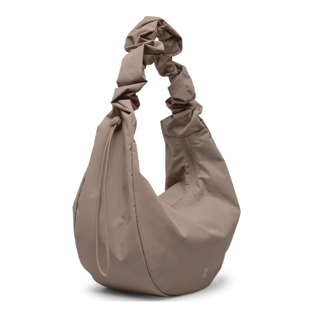 Lieblingstasche Moon Bag Ruffle Large in beige made from recycled fishing nets with a gathered shoulder strap