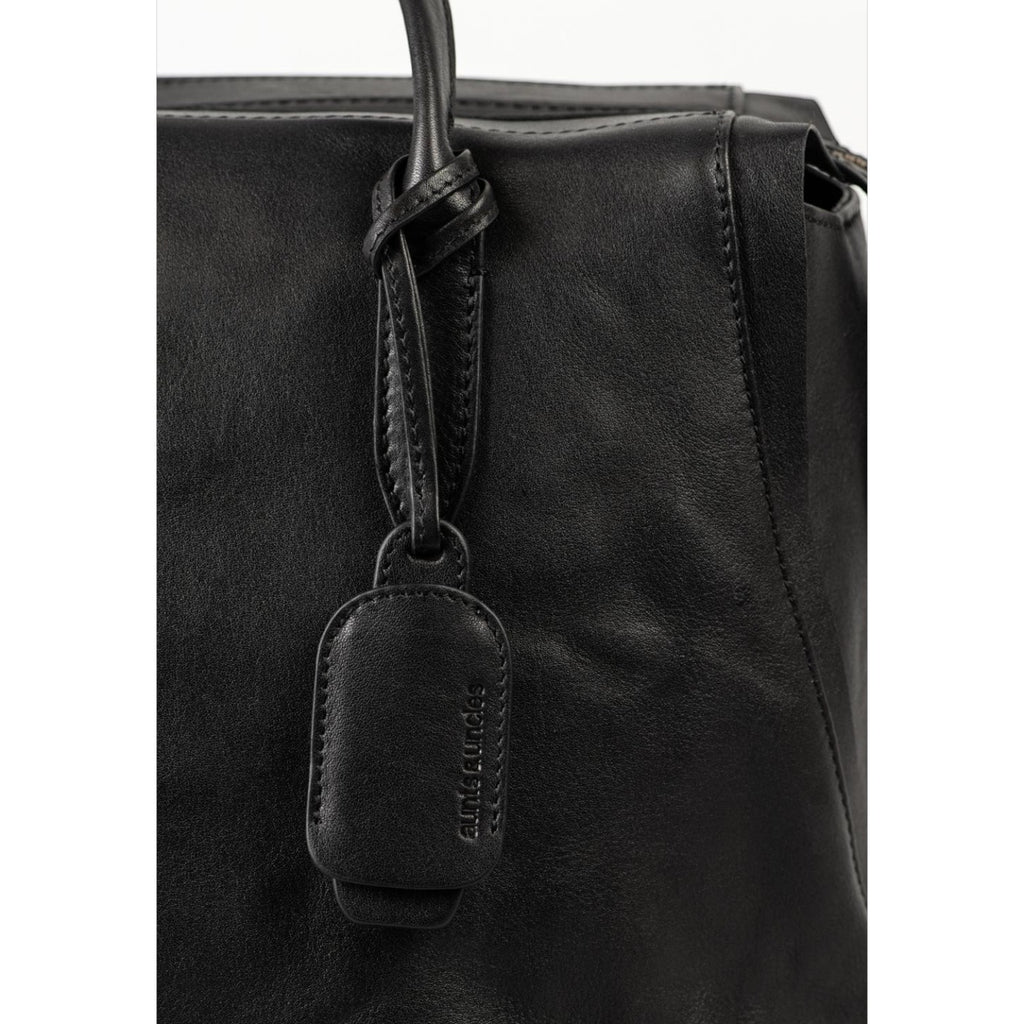 Lieblingstasche Mrs. Florentine black leather handbag detail with branded leather tag