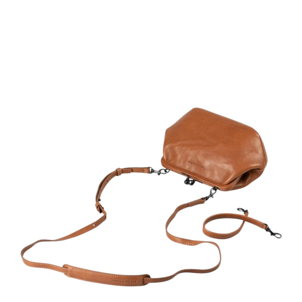 Lieblingstasche Mrs. Pizzelle brown leather crossbody bag with a vintage-style kiss-lock clasp and adjustable strap.