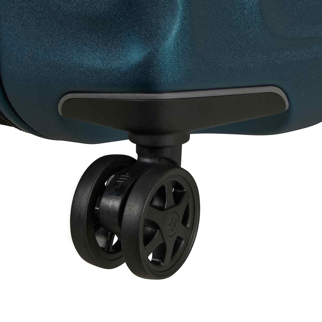 Lieblingstasche NUON Spinner 69/25 Exp suitcase showing a close-up of the durable black double spinner wheel