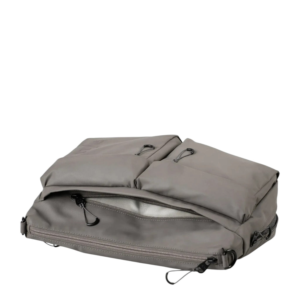 Lieblingstasche Omono RE lite grey messenger bag with multiple front pockets and zip closures