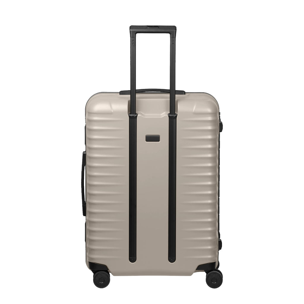 Lieblingstasche OVERSEAS 4w Trolley M+ in beige with a hard shell, telescopic handle, and four spinner wheels.