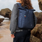 Lieblingstasche Rolltop Easy Small navy blue backpack with a roll-top closure and front zip pocket.