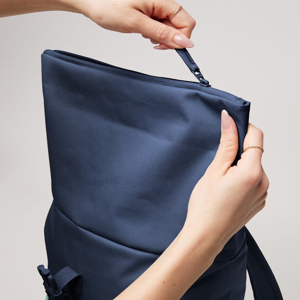 Lieblingstasche Rolltop Easy Small navy blue backpack with zipper detail