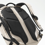 Lieblingstasche Rolly32 beige backpack showing breathable black mesh back padding and adjustable shoulder straps