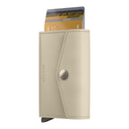 Lieblingstasche Secrid Envelope Original cardholder in cream leather with a snap button closure and card ejector