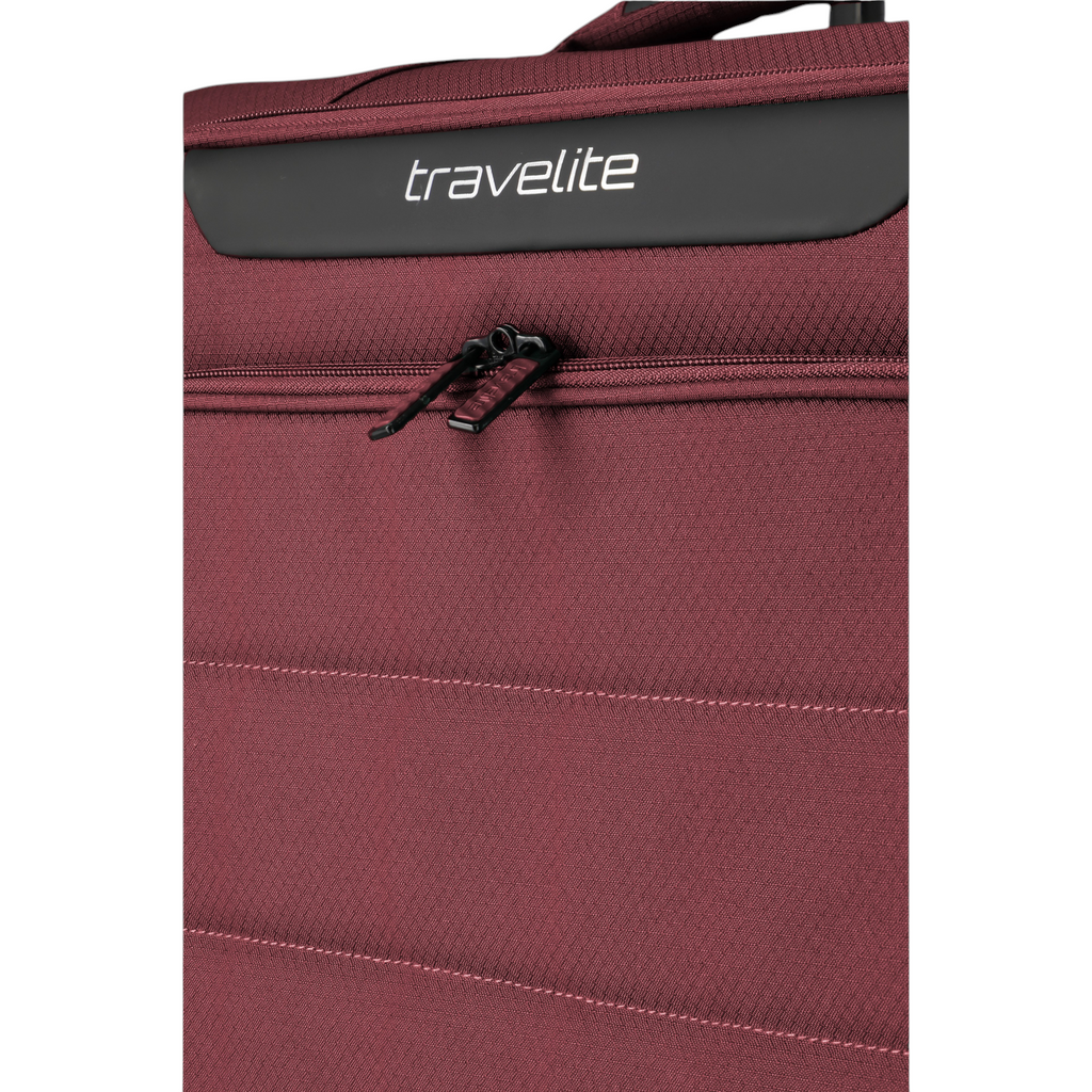 Lieblingstasche Skaii Trolley 4W S in burgundy with black travelite logo and durable fabric zipper detail