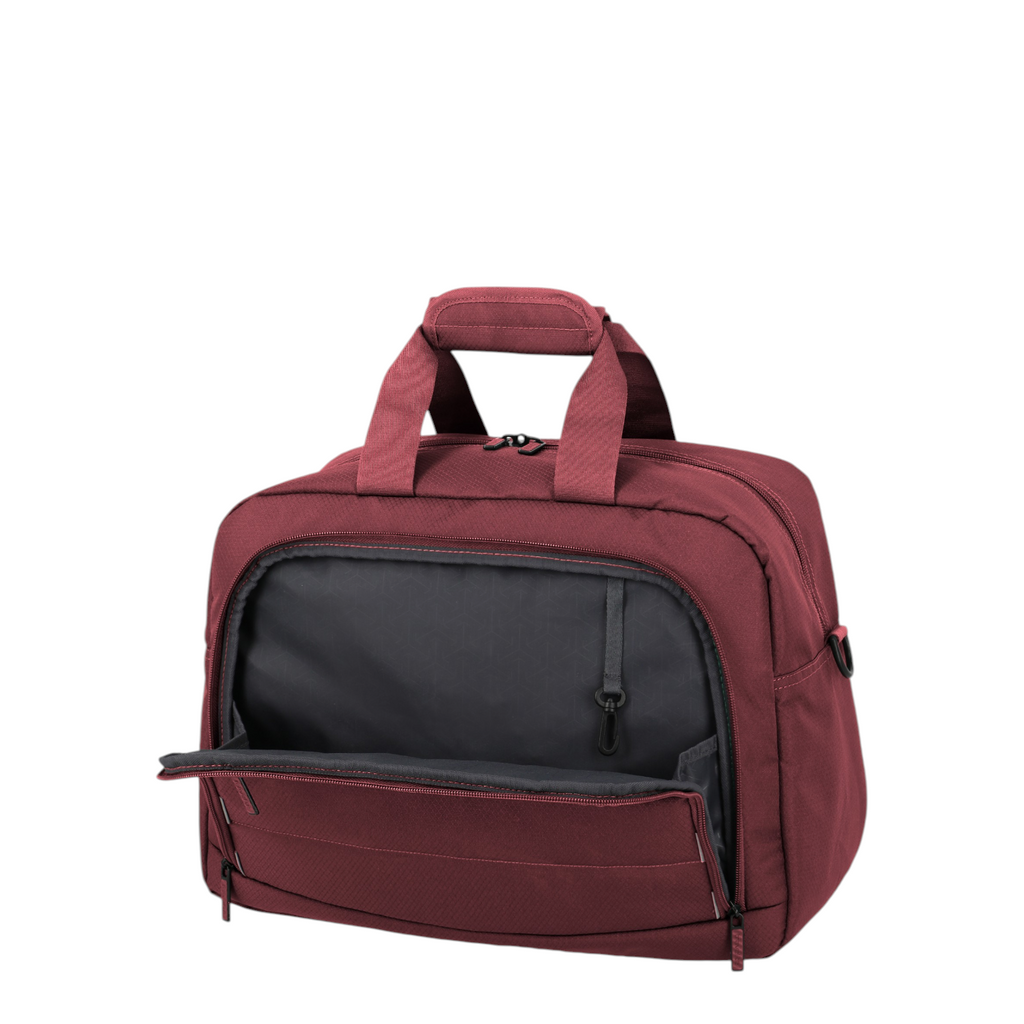 Lieblingstasche Skaii Weekender travel bag in dark red with a front zippered pocket and sturdy carry handles