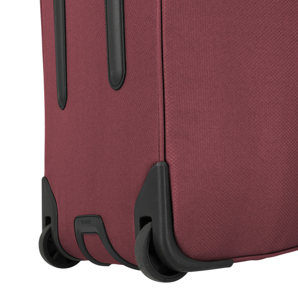 Lieblingstasche Skaii Wheeled Duffle M in dark red fabric with durable black corner guards and smooth rolling wheels