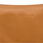 Lieblingstasche Looong Schultertasche S in tan leather with embossed Longchamp logo detail