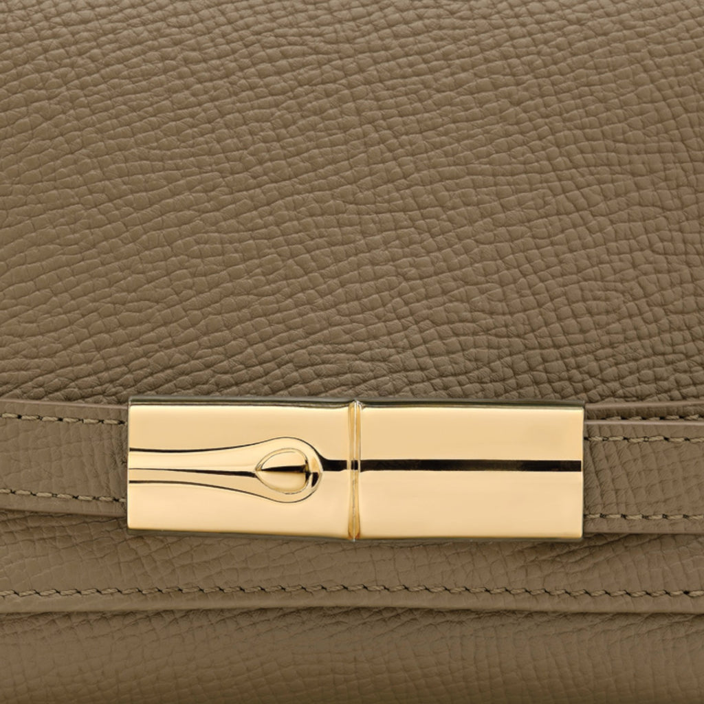Lieblingstasche Le Smart Flow S crossbody bag in taupe grained leather with a gold-tone metal clasp detail.