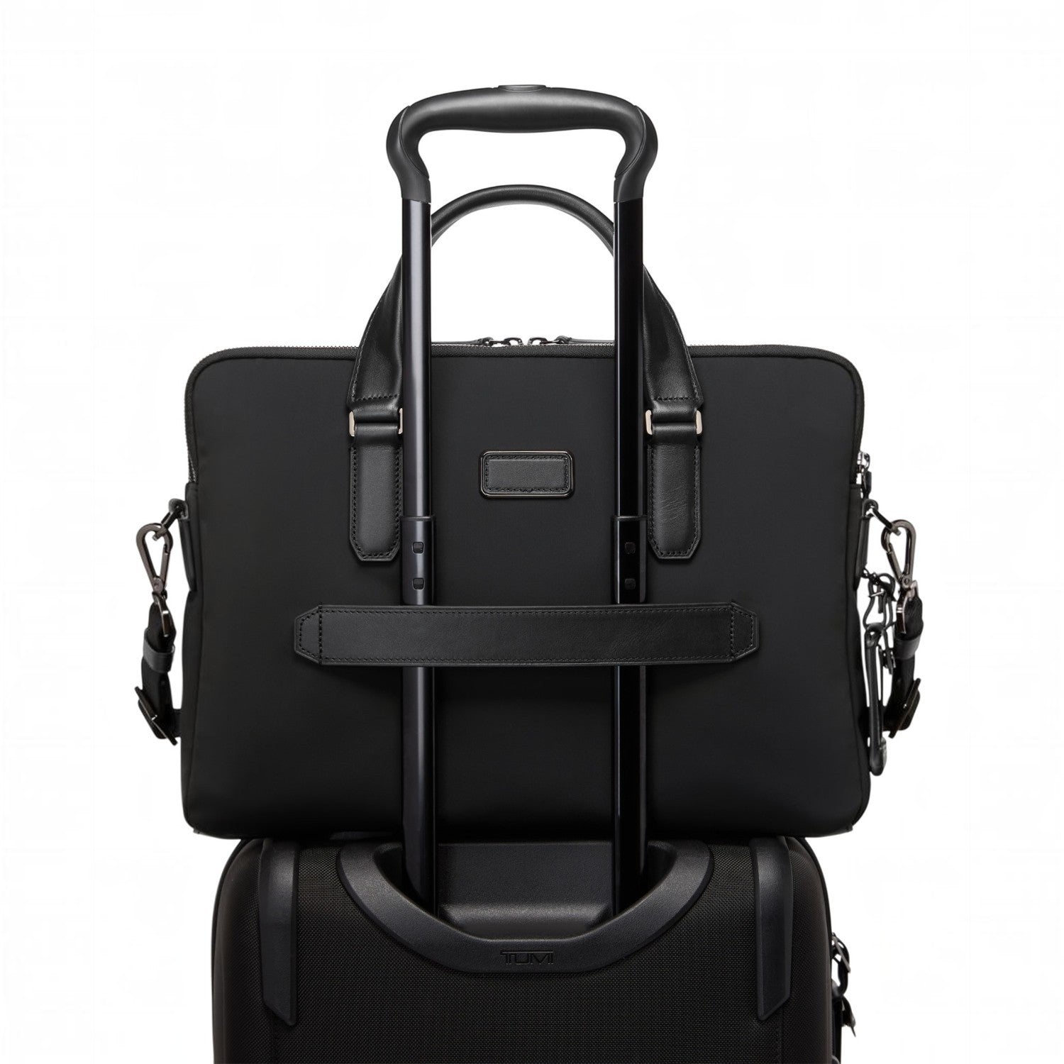 Lieblingstasche Tumi Harrison Sycamore slim black nylon briefcase attached to a rolling luggage handle